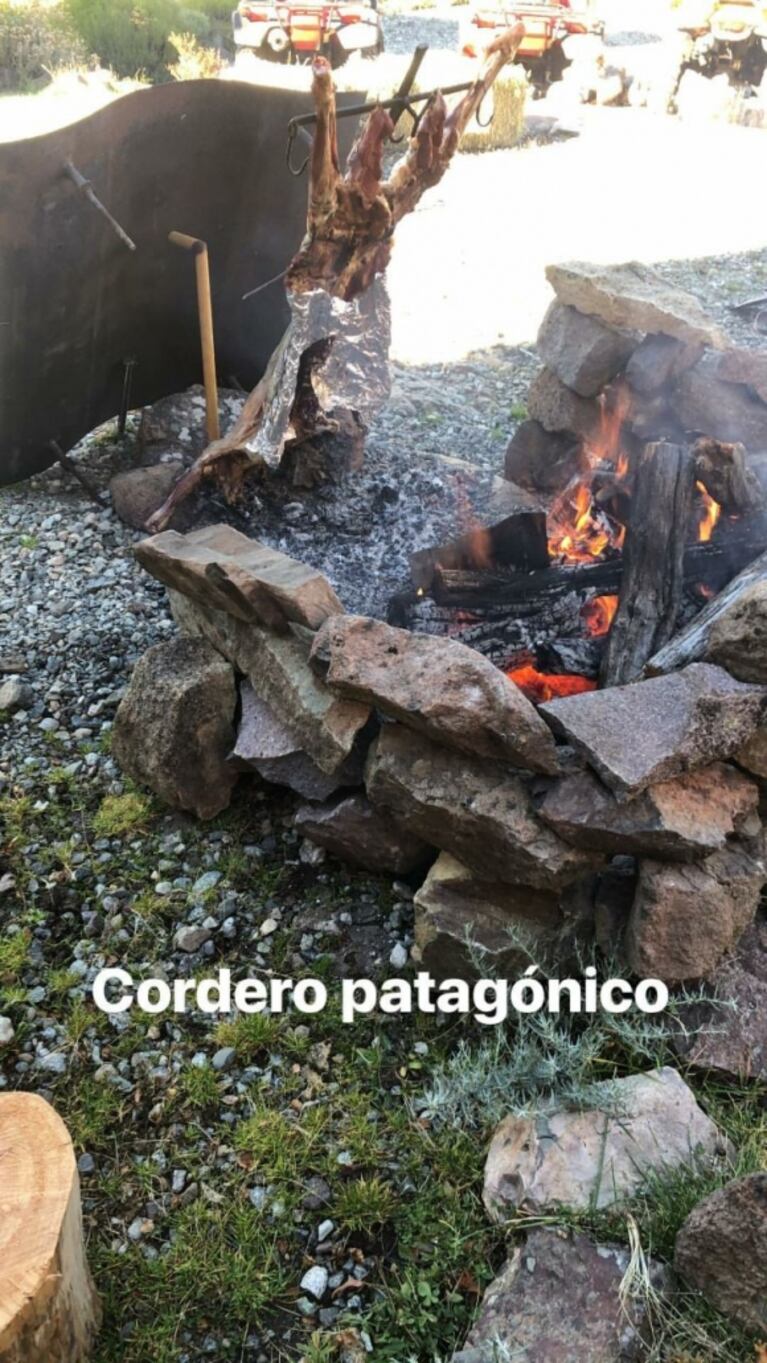 Las postales otoñales de Marcelo Tinelli y Guillermina Valdés en Esquel: "Acuarela de colores" 