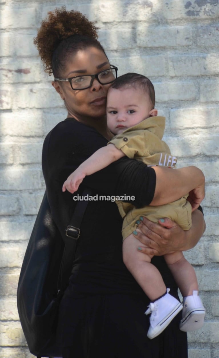 Las primeras fotos de Janet Jackson con su bebé de seis meses, paseando en Nueva York tras separarse de su pareja 