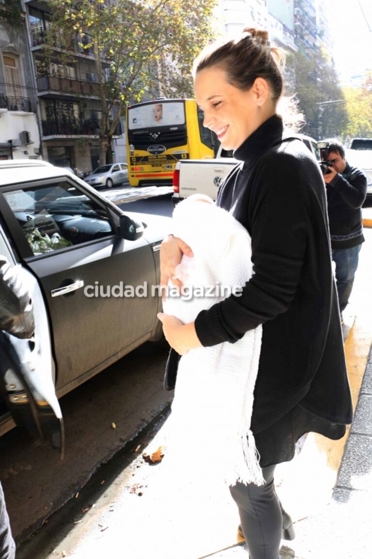 Las primeras fotos de Sabrina Garciarena y Germán Paoloski junto a su bebé, Beltrán, tras recibir el alta médica 