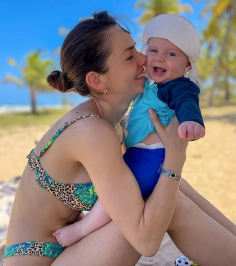 Las primeras vacaciones de Julieta Nair Calvo con su novio y su hijo: el álbum de fotos en Brasil