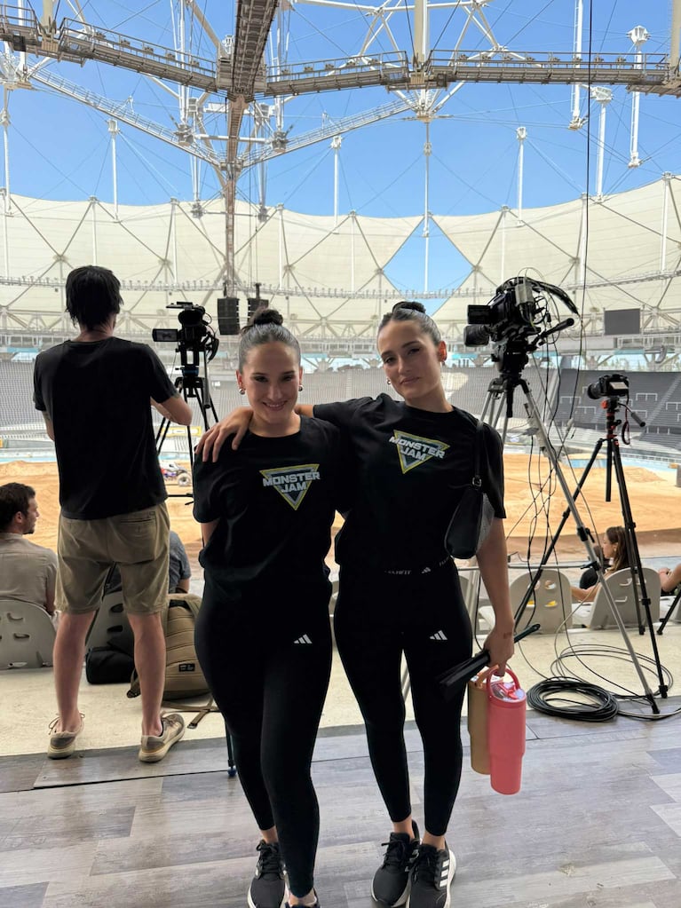 Las promotoras que recibieron a la prensa en la presentación de Monster Jam (Foto: Hernán Khatchadourian)