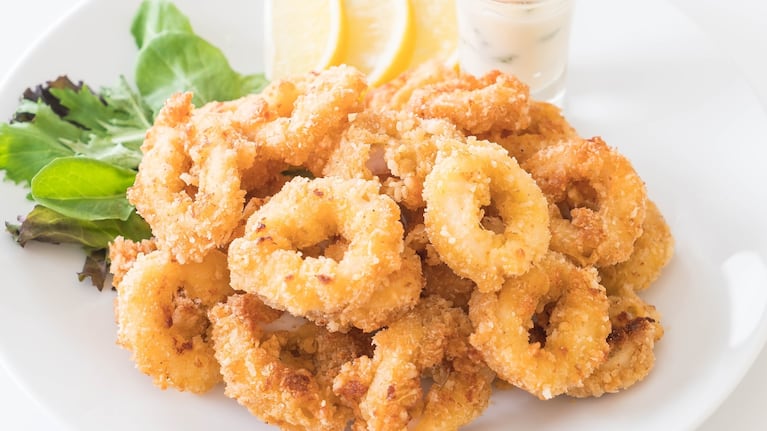 Las rabas, un clásico de las picadas. Foto: Freepik
