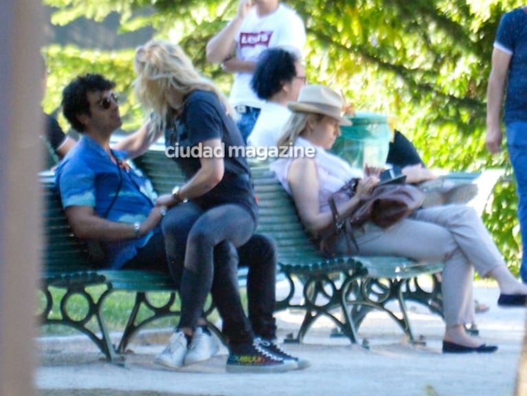Las románticas fotos de Joe Jonas y Sophie Turner, a los arrumacos en un parque de París 