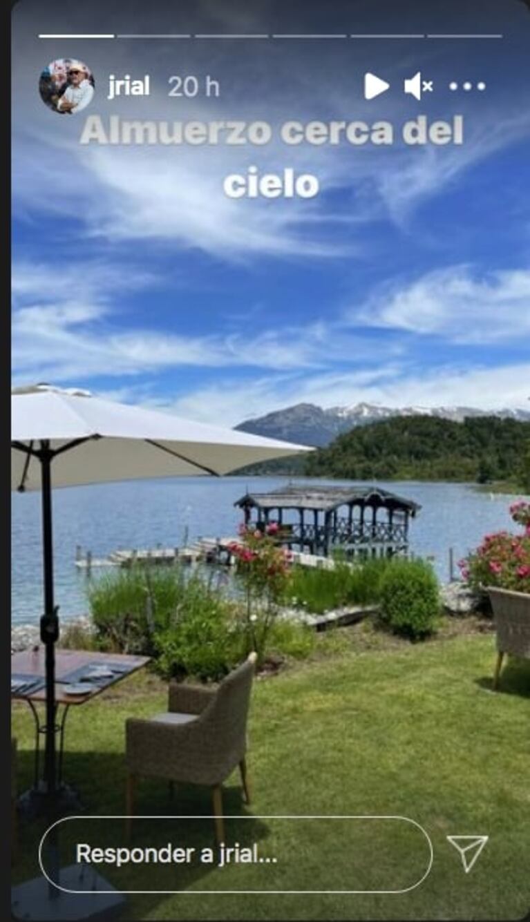 Las románticas fotos de las vacaciones de Jorge Rial y Romina Pereiro en Villa La Angostura