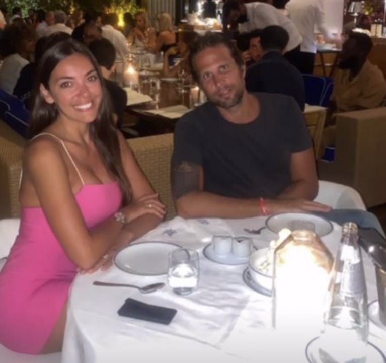 Las románticas vacaciones de Floppy Tesouro con su nuevo novio en Ibiza: "Vive, sueña, ríe y sé feliz"