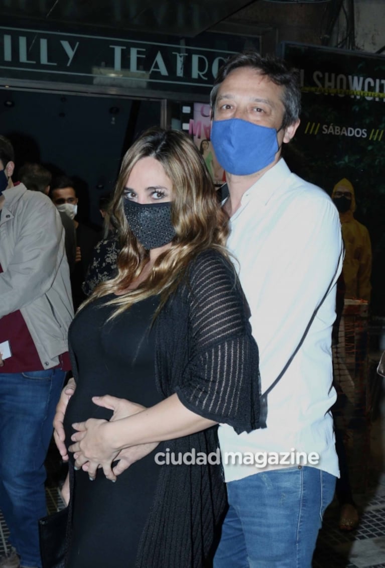 Las tiernas fotos de Belén Francese, embarazada de cuatro meses y medio, en el estreno de Radojka junto a su esposo