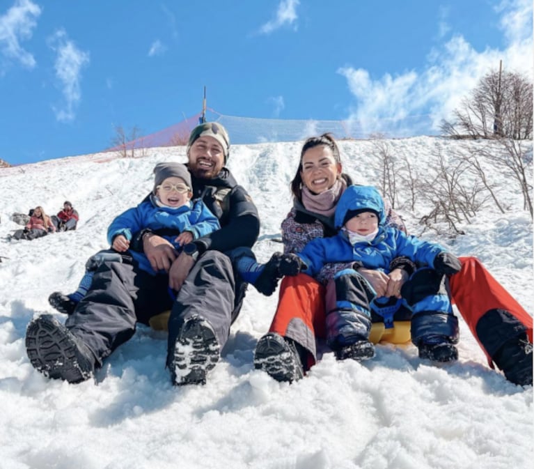 Las tiernas fotos de Belu Lucius junto a su marido y los hijos de ambos en Bariloche