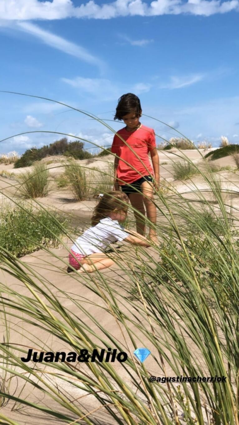 Las tiernas fotos de Marcela Kloosterboer y Agustina Cherri en su escapadita al mar: "Familia y amigos"