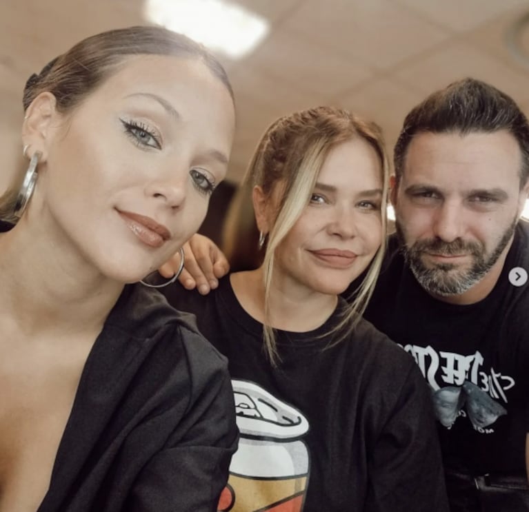 Las tiernas fotos de Nazarena Vélez con su novio y Barbie trabajando juntos: "En familia"