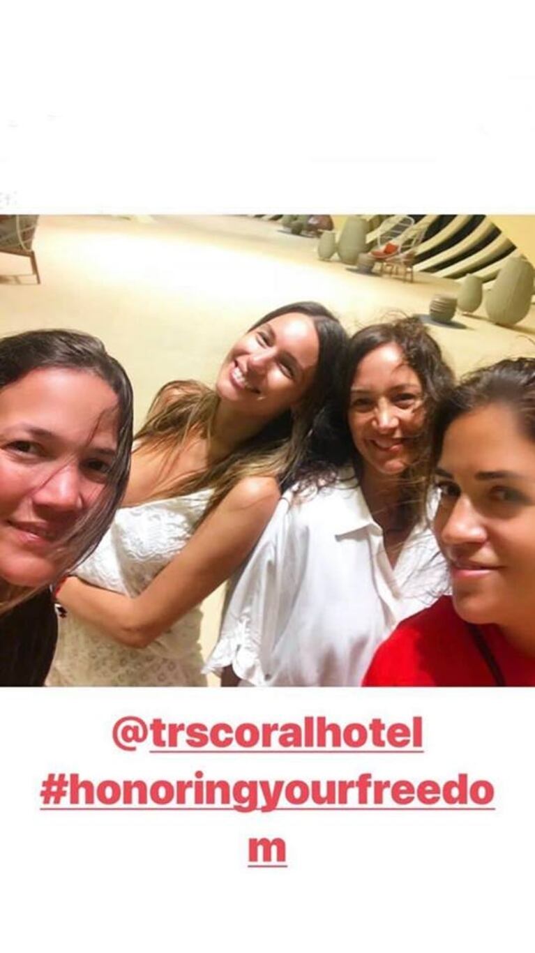 Las tiernas fotos de Pampita con sus amigas en México