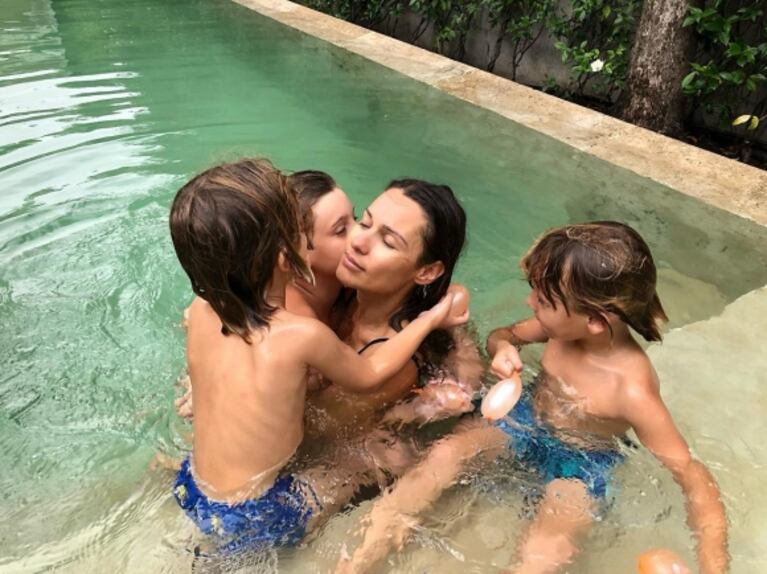 Las tiernas fotos de Pampita con sus hijos, en el día de su cumpleaños: "No puedo dejar de reír de felicidad"