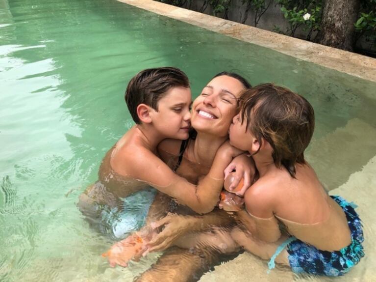 Las tiernas fotos de Pampita con sus hijos, en el día de su cumpleaños: "No puedo dejar de reír de felicidad"