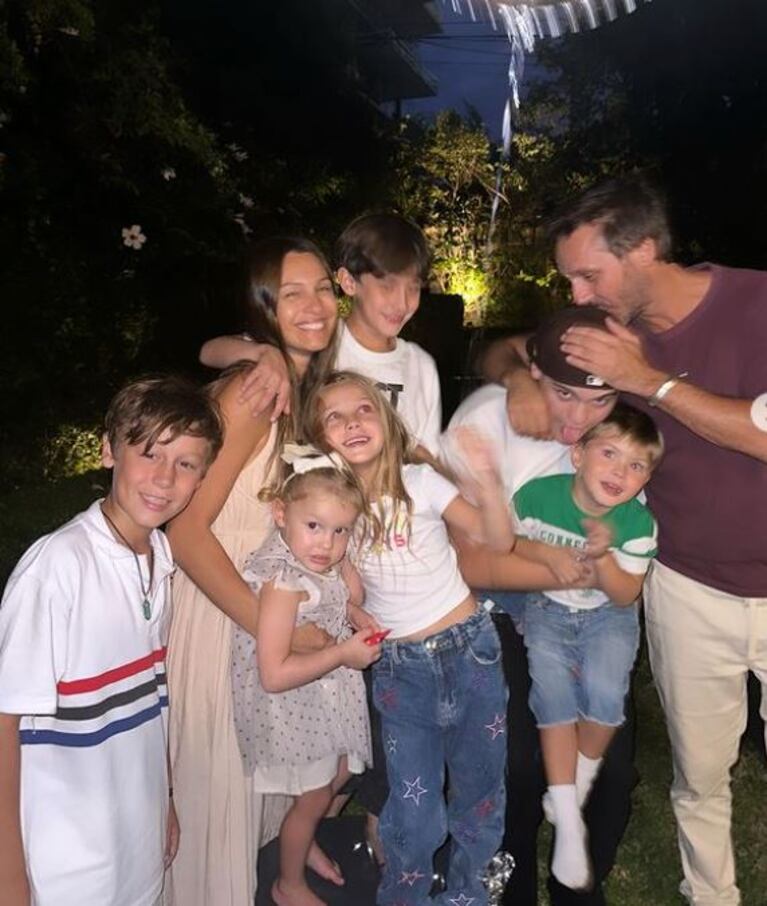 Las tiernas fotos de Pampita y Benjamín Vicuña en el cumple de Bautista con todos sus hijos juntos