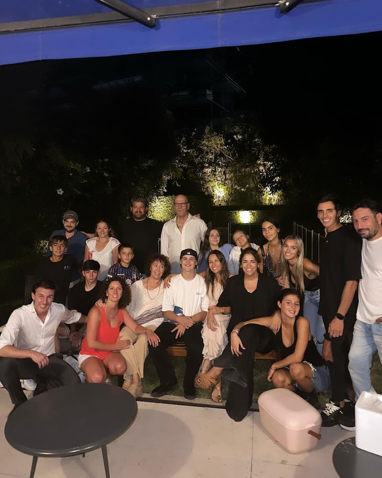 Las tiernas fotos de Pampita y Benjamín Vicuña en el cumple de Bautista con todos sus hijos juntos