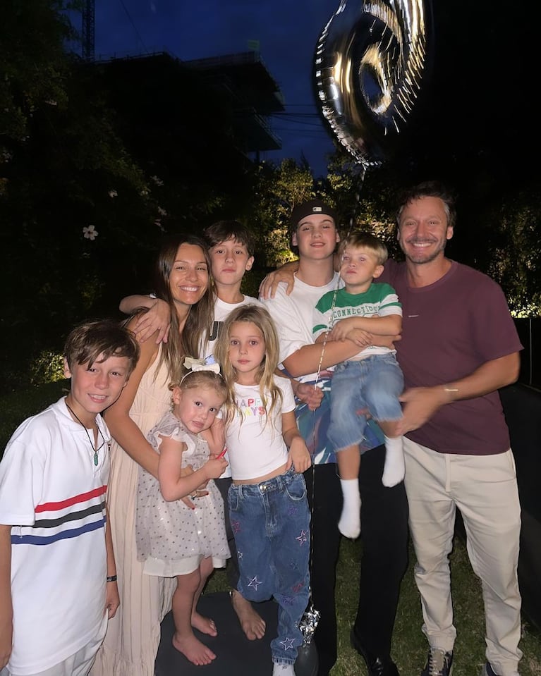 Las tiernas fotos de Pampita y Benjamín Vicuña en el cumple de Bautista con todos sus hijos juntos