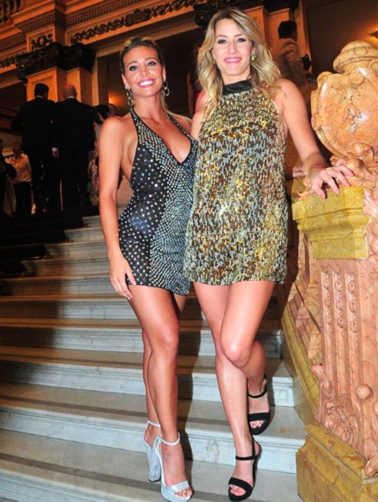 Las tiernas fotos de Sol Pérez abrazando a Mica Viciconte: ¡risas y secretos en público!