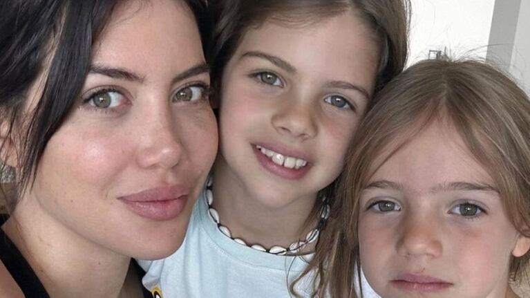 Las tiernas fotos de Wanda Nara, refugiada en sus hijas tras hablar sobre su problema de salud