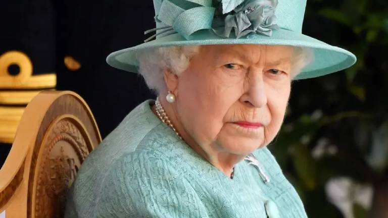 Las tres rutilantes celebridades que se atrevieron a rechazar los honores de la reina Isabel II