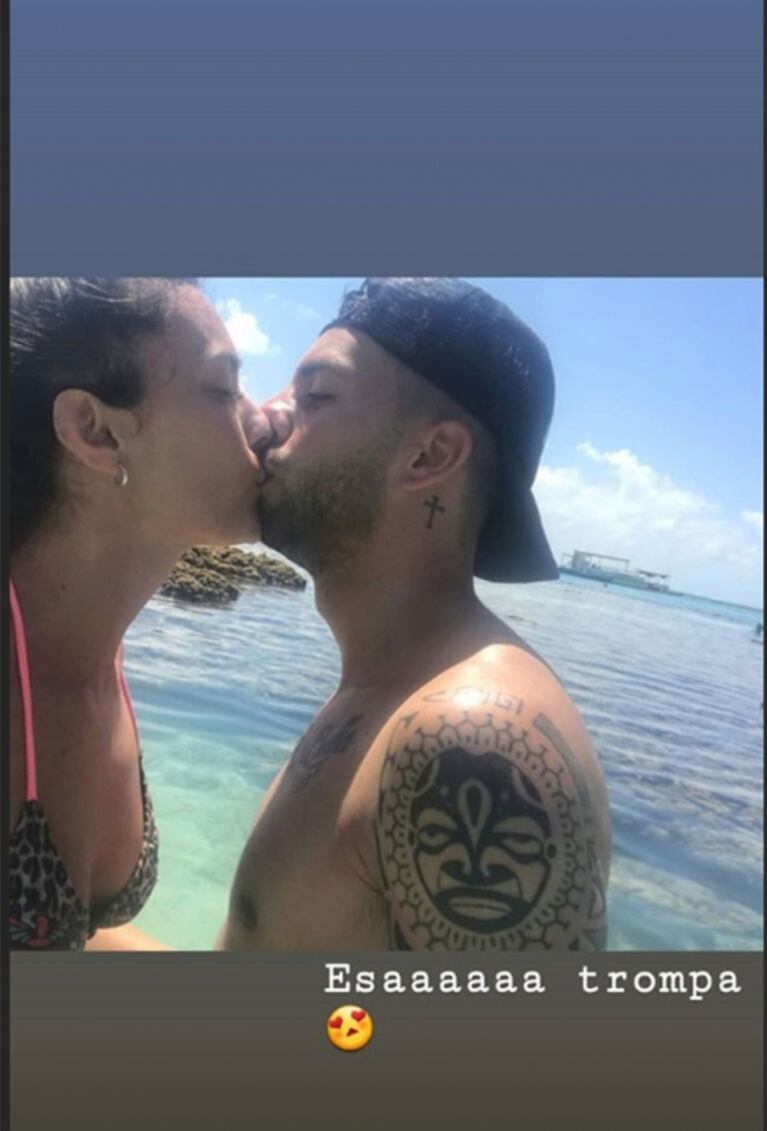 Las vacaciones a puro mimo de Matías Defederico y su novia, Priscila Leskiw, en Brasil: "Siempre así"