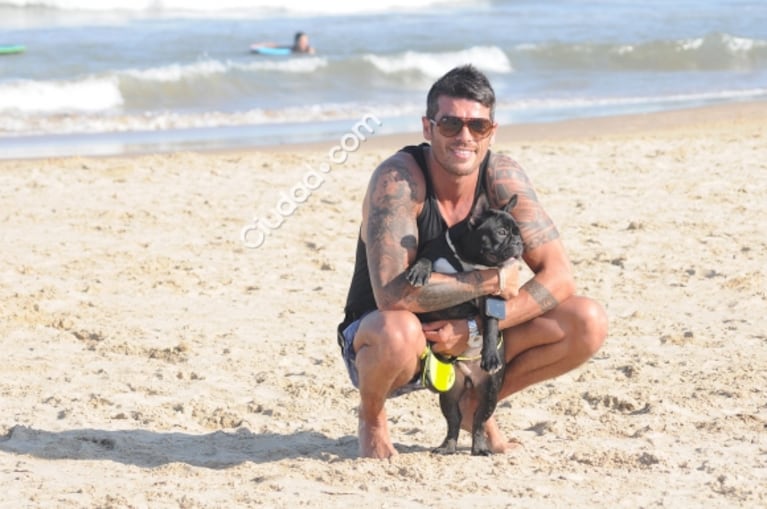 Las vacaciones de Cristian U en Punta del Este, rodeado de bellezas: "Uno está soltero y la pasa bien, nada más"