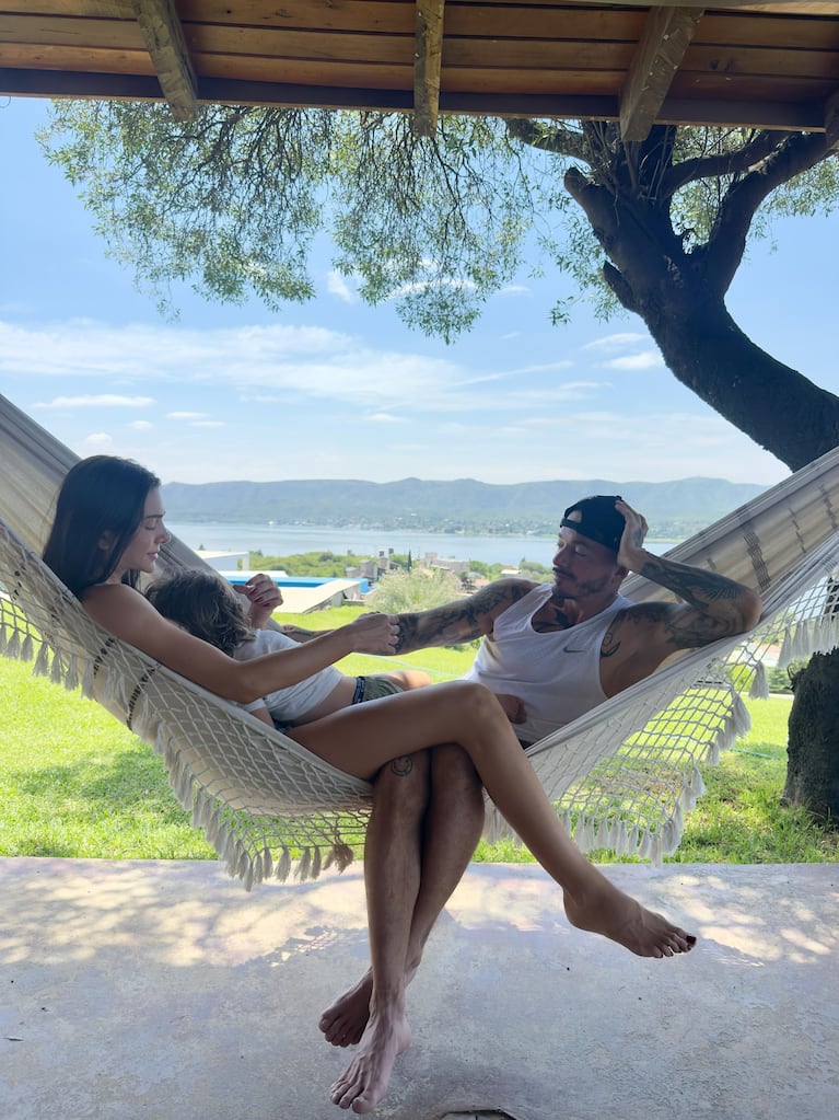 Las vacaciones de J Balvin en Villa Carlos Paz: sierras, fernet y familia. CRÉDITO: Instagram
