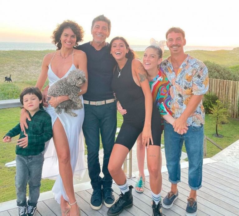 Las vacaciones de Juana Repetto junto a sus hijos y Sebastián Graviotto en la casa de Nico en Punta del Este