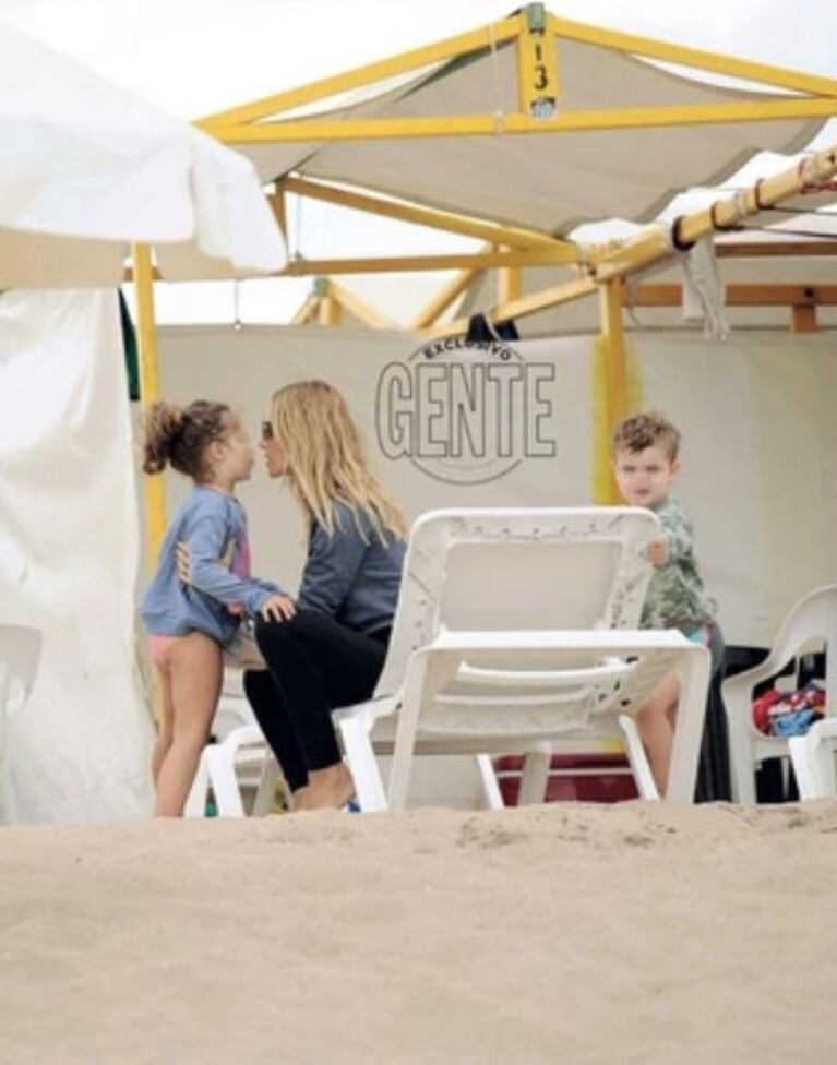 Las vacaciones de Luciano Castro y Sabrina Rojas en Mar del Plata: relax con sus hijos y mimos en la playa