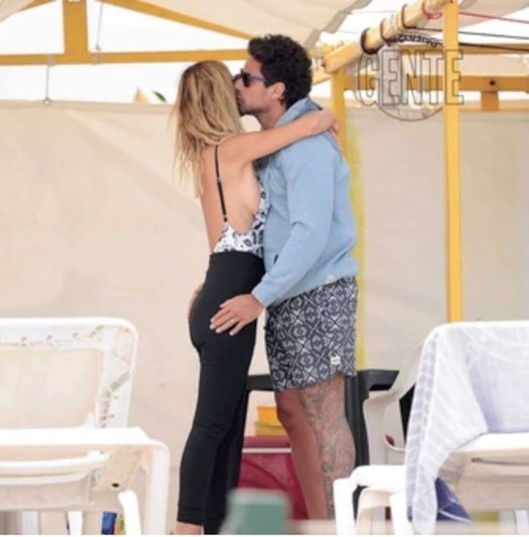 Las vacaciones de Luciano Castro y Sabrina Rojas en Mar del Plata: relax con sus hijos y mimos en la playa