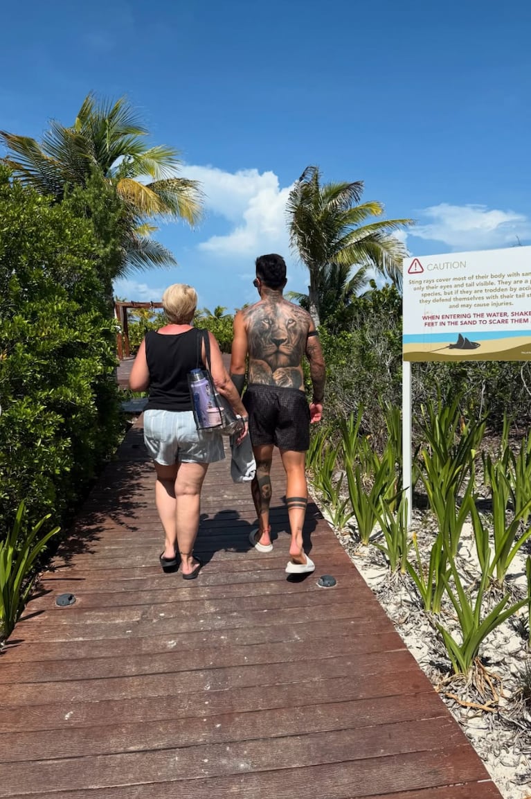 Las vacaciones de lujo de Enzo Fernández y Valu Cervantes en Costa Mujeres