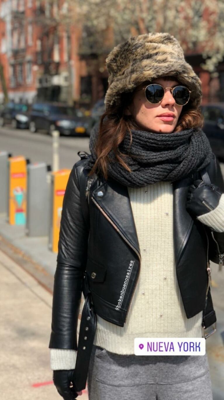 Las vacaciones de Nico Vázquez y Gimena Accardi en Nueva York:  amor, patín sobre hielo y looks cancheros 