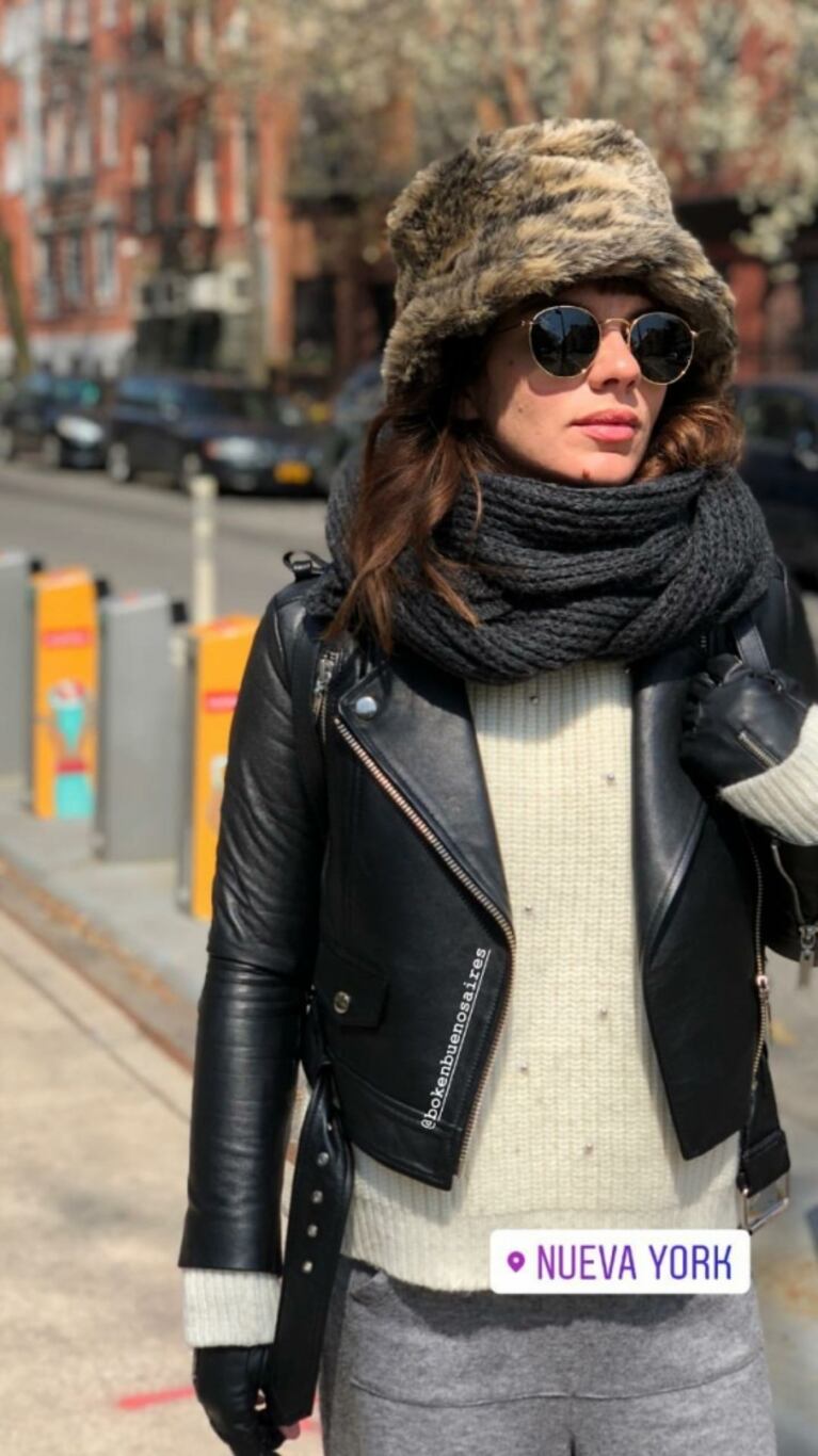 Las vacaciones de Nico Vázquez y Gimena Accardi en Nueva York:  amor, patín sobre hielo y looks cancheros 