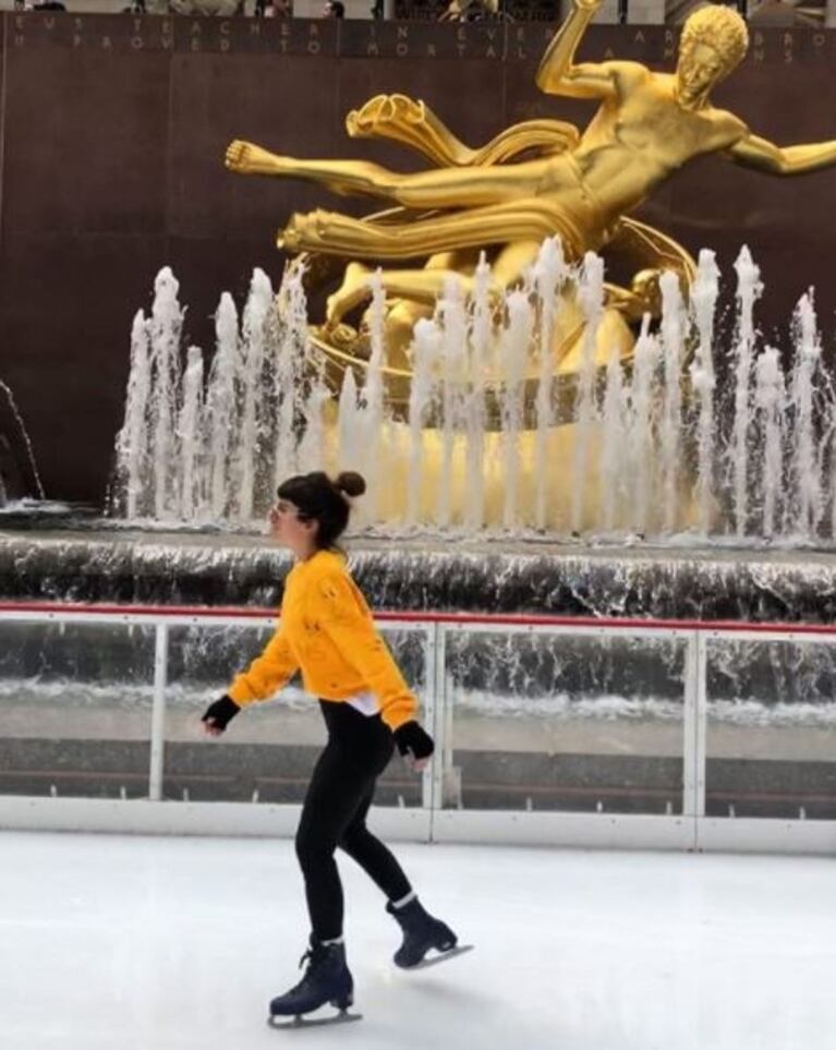 Las vacaciones de Nico Vázquez y Gimena Accardi en Nueva York: amor, patín sobre hielo y looks cancheros