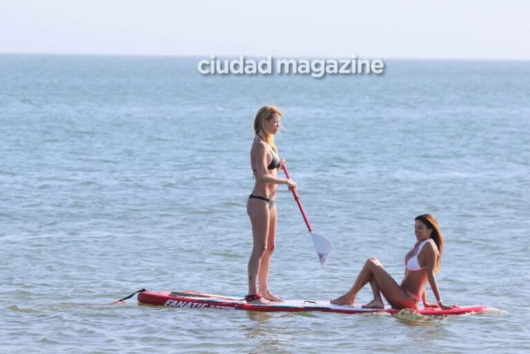 Las vacaciones de Nicole Neumann en Punta del Este: lomazo en bikini, sol y paddle surf