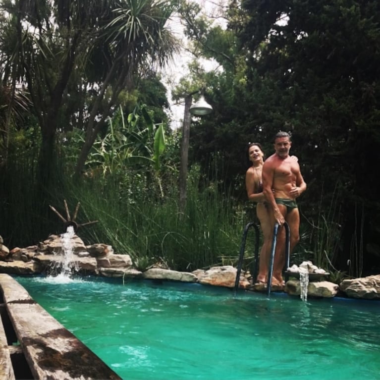 Las vacaciones de Osvaldo Laport con su familia, a puro chapuzón y entrenamiento en el agua 