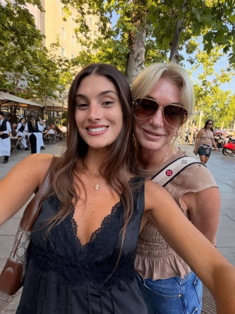 Las vacaciones de Yanina y Lola Latorre