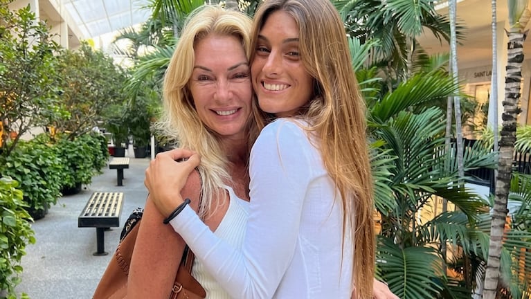 Las vacaciones de Yanina y Lola Latorre