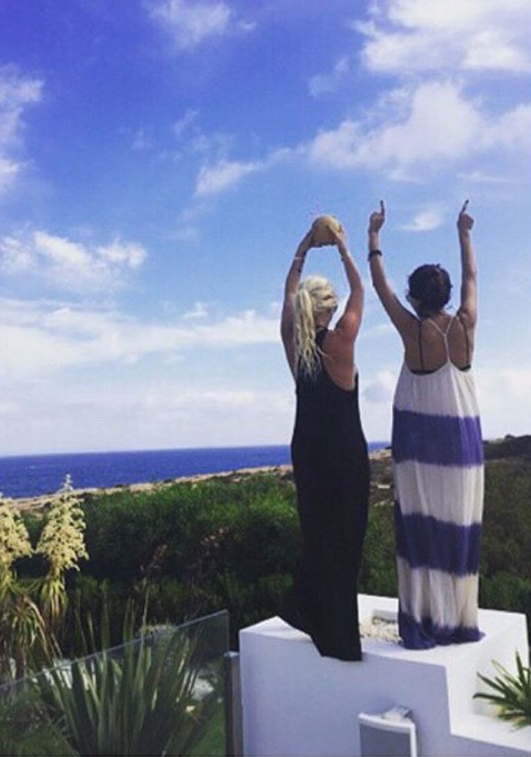 Las vacaciones de Zaira Nara junto a Wanda en Ibiza (Fotos: Instagram). 