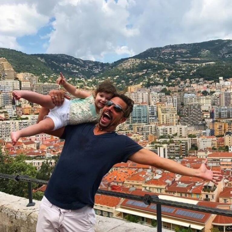Las vacaciones familiares de Floppy Tesouro en Europa: "Me encanta conocer diferentes lugares"