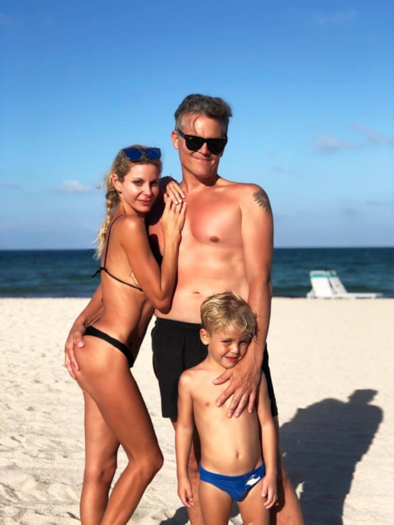 Las vacaciones familiares de Jimena Cyrulnik en Miami: lomazo al sol... y manito pícara de su marido
