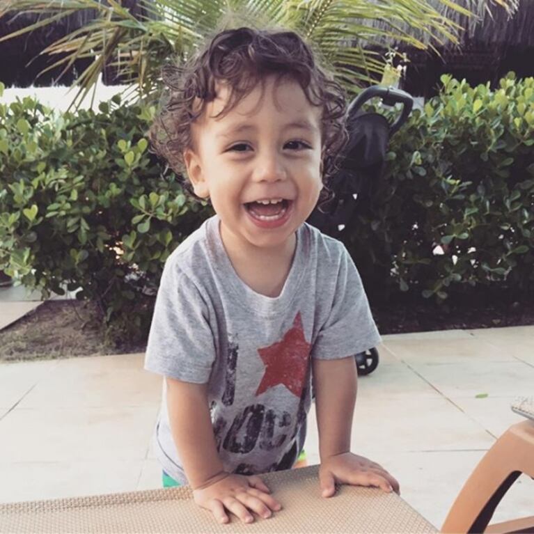 Las vacaciones familiares de Ximena Capristo y Gustavo Conti en Brasil: "Mi cachorrito, estallado de risa"