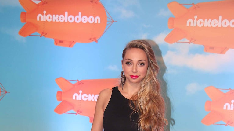 Laura Cymer, look total black en los KCA Argentina. (Foto: Movilpress)