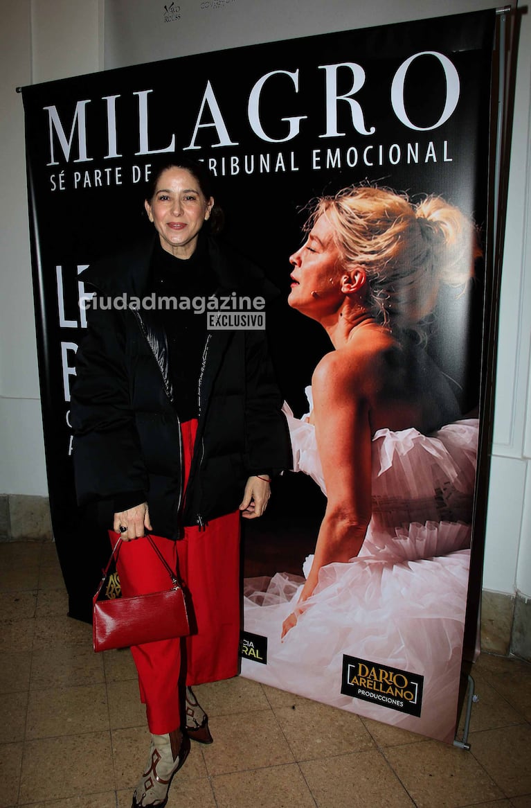 Laura Novoa en el estreno de la obra de Leticia Brédice (Foto: Movilpress).