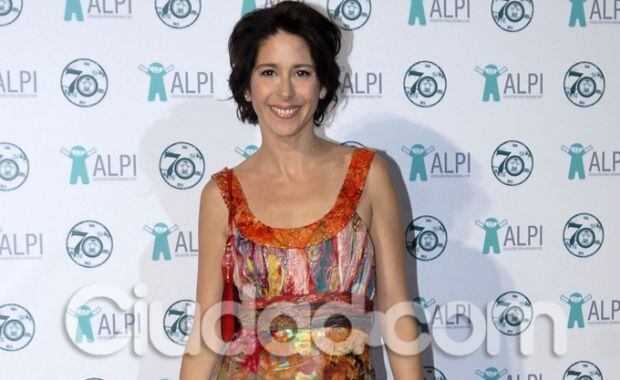 Laura Novoa: mucho color y un lindo peinado. (Foto: Jennifer Rubio-Ciudad.com)