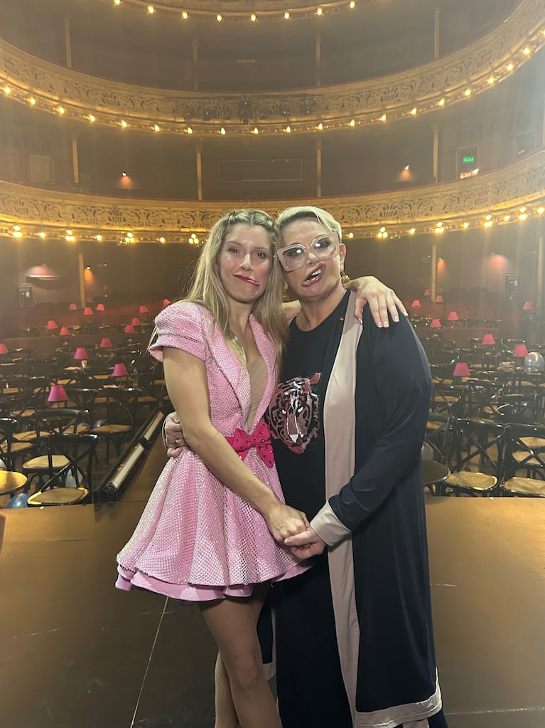 Laurita Fernández y Carmen Barbieri, divertidas.