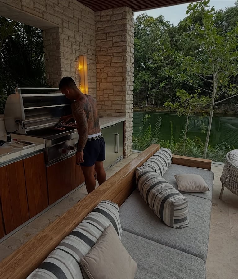 Lautaro Martínez y Agustina Gandolfo, de vacaciones | Créditos: Instagram @lautaromartinez