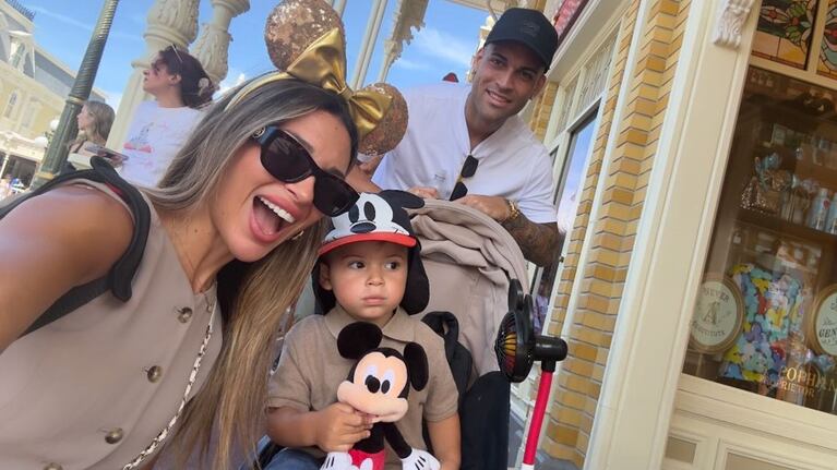 Lautaro Martínez y Agustina Gandolfo, de vacaciones en Disney | Créditos: Instagram @agus.gandolfo