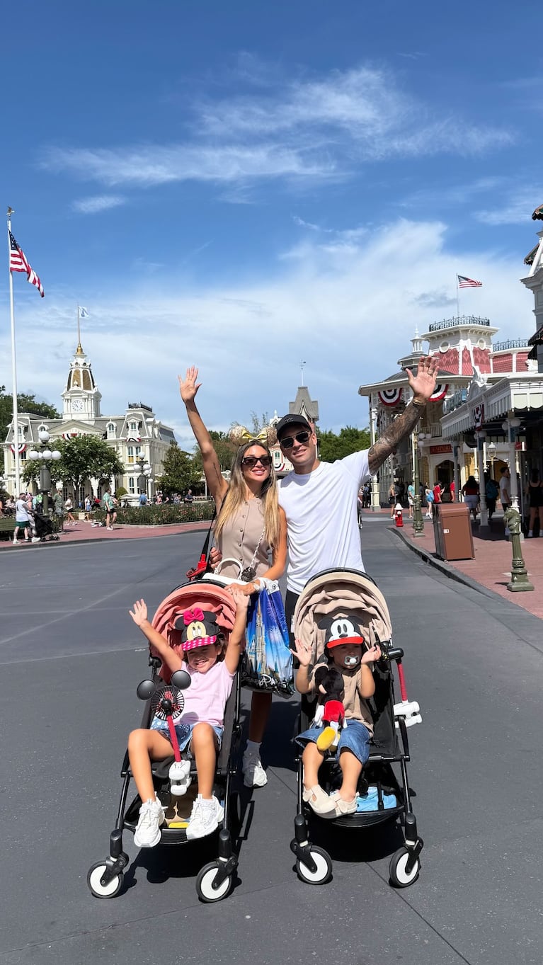 Lautaro Martínez y Agustina Gandolfo, de vacaciones en Disney | Créditos: Instagram @agus.gandolfo