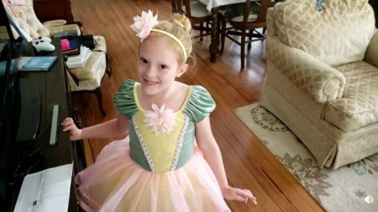 Le dijeron que su hija no podría caminar y ahora baila con su vestidito de ballet