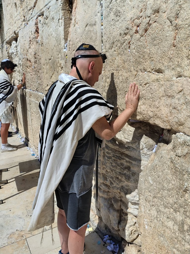 Leandro Rud en Jerusalén: “Fui al Muro a agradecer que estoy limpio, que mi cáncer está en remisión”
