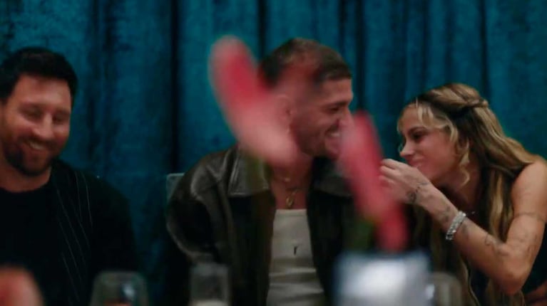 Leo Mess, Rodrigo de Paul y Tini Stoessel (Foto: captura videoclip Dos amantes)